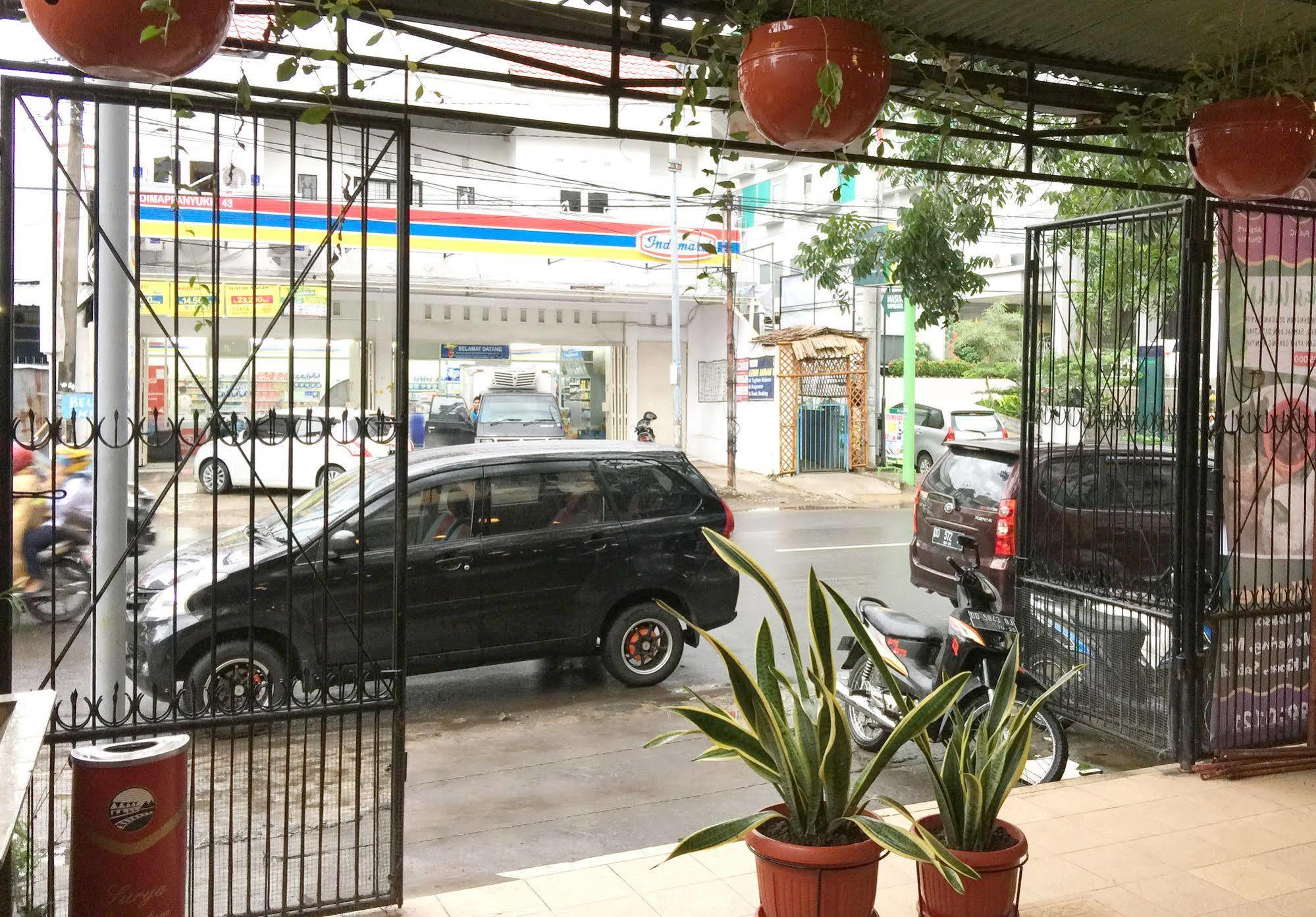 Wisma Sentosa Макасар Экстерьер фото